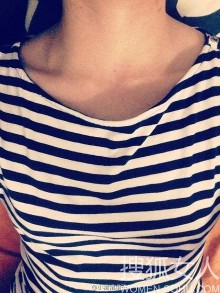 网络又出现奇葩大赛,这次不是炫富不是比丑,而是女生来比最平胸!