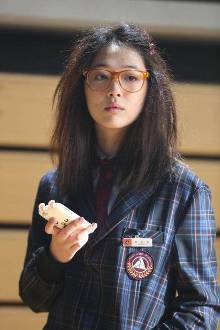 《<em>时尚王</em>》公布<em>女主角</em>形象照 雪莉蓬头垢面成