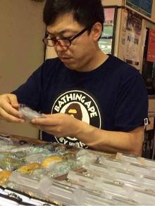 50亿影帝黄渤变身收藏翡翠大行家