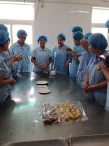 稻香村举办美食体验团 现场教网友<em>学</em>做畅销糕