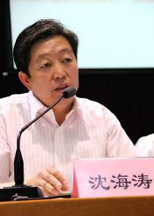 吉林大学东北亚研究中心教授沈海涛7月1日在长春回答媒体提问 摄影:黎