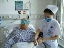 长期卧床老人的护理及并发症预防