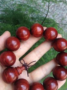 印度小叶紫檀的颜色差异:深色好还是浅色好?