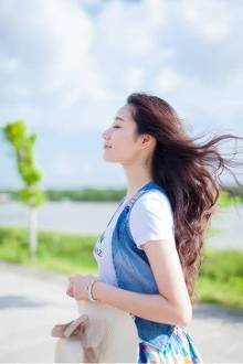 监考老师逼女大学生裸体考试 并趁机袭胸