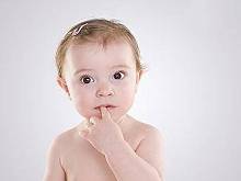 让<em>宝宝头发</em>乌黑<em>发亮</em>的小秘诀【1】-自媒体频道