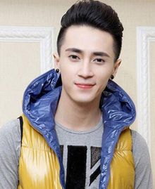 #潮男<em>发型</em>#教你<em>如何</em>打造和保持复古大<em>背头发</em>