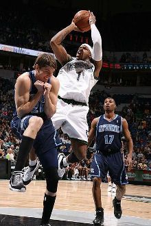 NBA十大无解防守绝技:奥尼尔铁拳袭击卡特 格