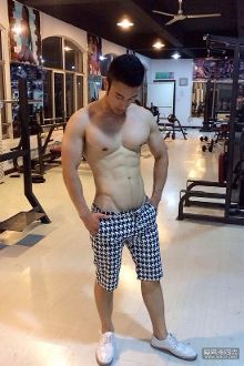 健壮帅哥健身房<em>低腰内裤</em>秀人鱼线-自媒体频道