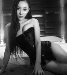 <em>美女</em>张婉馨性感<em>内衣</em>写真,黑色蕾丝<em>内衣极度</em>撩