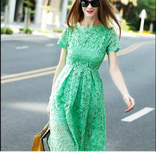 蕾丝的纤巧细腻已蔚然成风