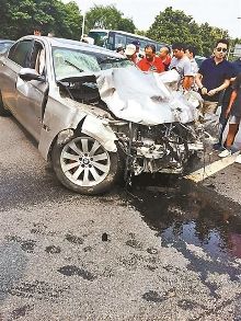 南京肇事宝马时速195.2公里 超12级台风风速【