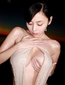 日本足球宝贝嫩乳玉滑翘臀吸睛