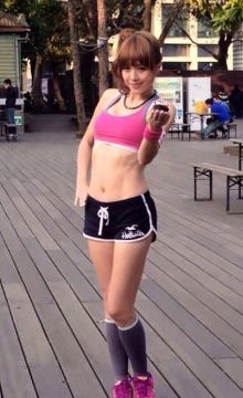 台湾<em>郑多燕</em>45岁练出<em>马甲线</em> 活脱脱20岁美少女