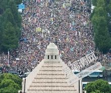 <em>安倍晋三</em>已经<em>辞职是真的吗</em>? 12万日本民众要求