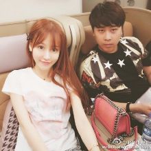 皇族white女友赵梦玥微博自拍照 皇族white身份