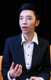 首位同性恋主持出镜爆料超女光顾les酒吧(图)