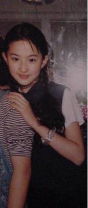 组图:刘亦菲成长照片曝光 跳新疆舞美若天仙