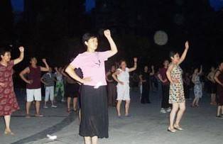 辣评:婚房烂尾17年 娃快结婚
