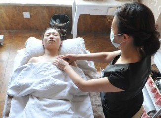神吐槽:16岁女孩卖淫称靠自己