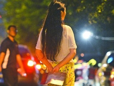 热辣评:转基因没害?专家先吃