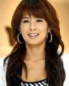 蔡妍新曲录制遭车祸 带伤录音感慨落泪