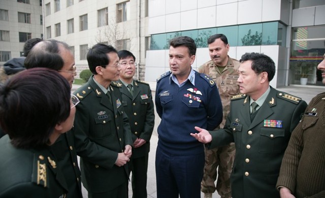 中国国防大学中外军官畅谈军人核心价值观见闻(组图)
