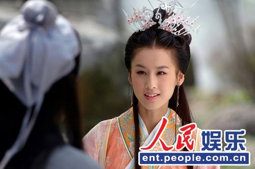 黄圣依出演过不少古装剧,如《新九品芝麻官《天下第一《新版