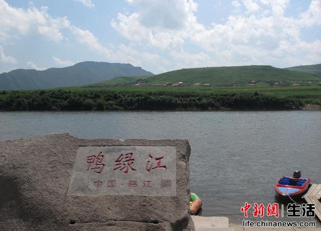 中朝边境见闻:可见朝鲜军人走过 百姓江中捉鱼(组图)-新闻频道-手机