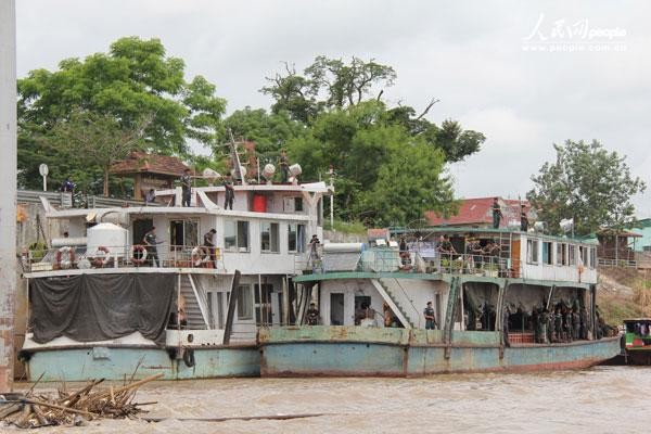高清:人民网记者登上湄公河惨案事发船只(组图)