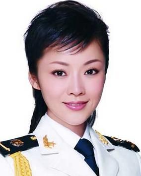 毕业于中国音乐学院,为中国民族唱法女歌手,海政文工团任独唱演员